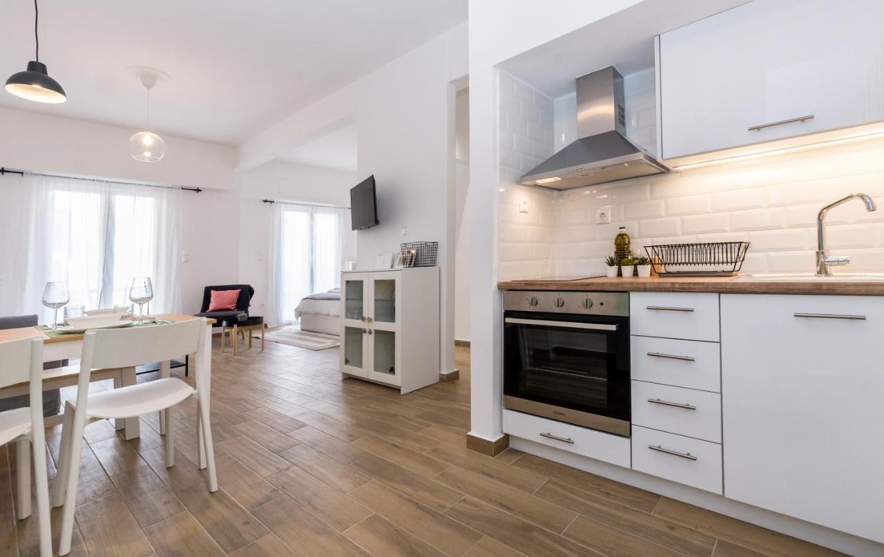 Wide Comfy Studio Apartment Centrally Located In Thissio 아테네 외부 사진